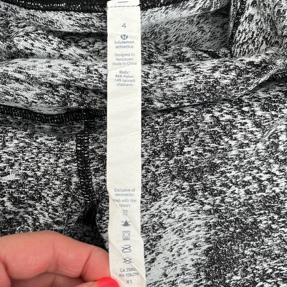 Lululemon Wunder Under Crop - Picture 7 of 10